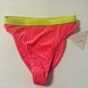 Dippin’ Daisy’s Revibe Ultra Bottom